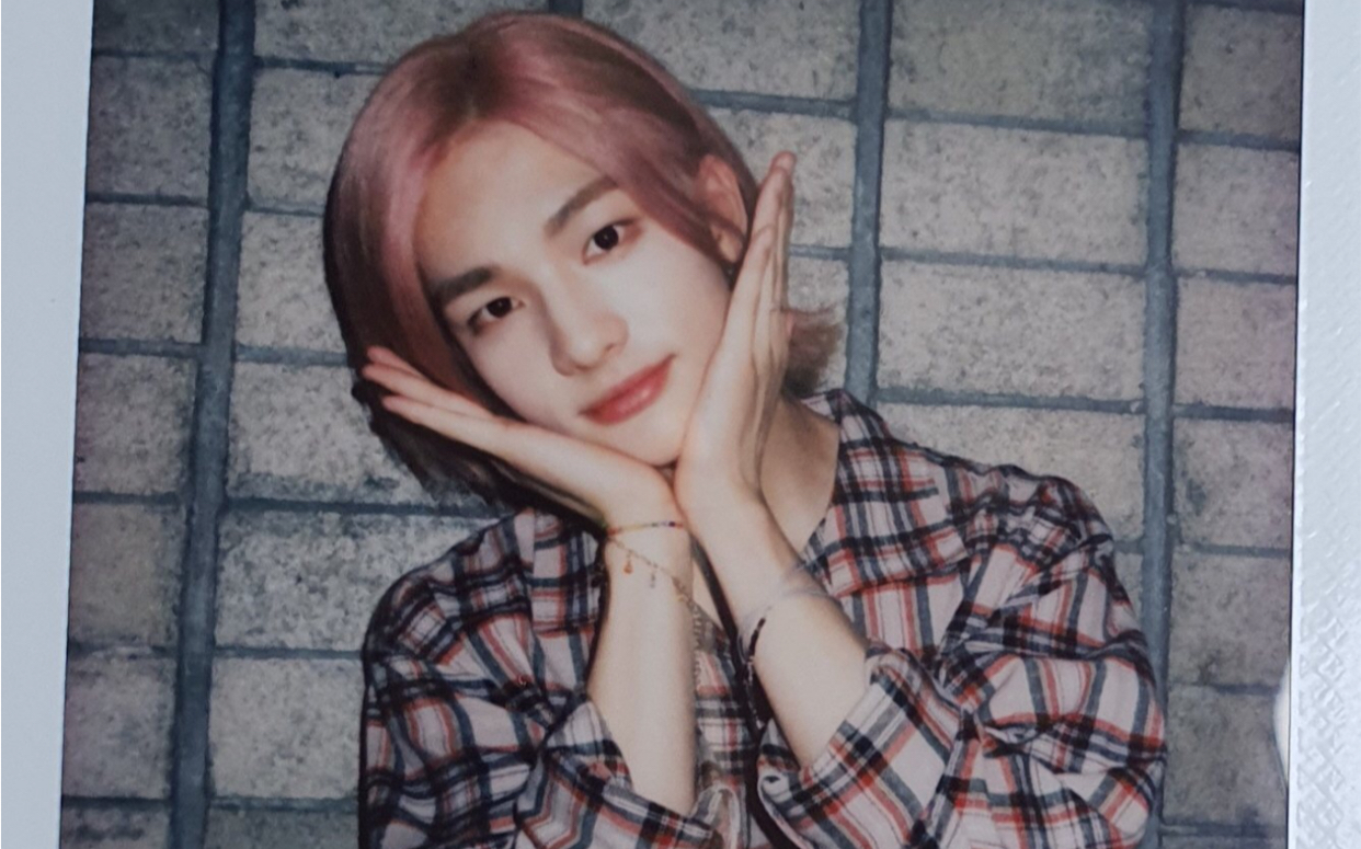 【黄铉辰】"我的长发好看吗?