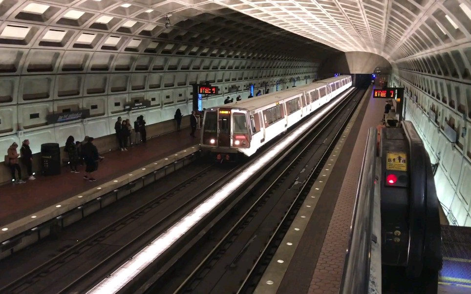 美国铁路wmata华盛顿地铁橙线和银线列车ballston–mu车站