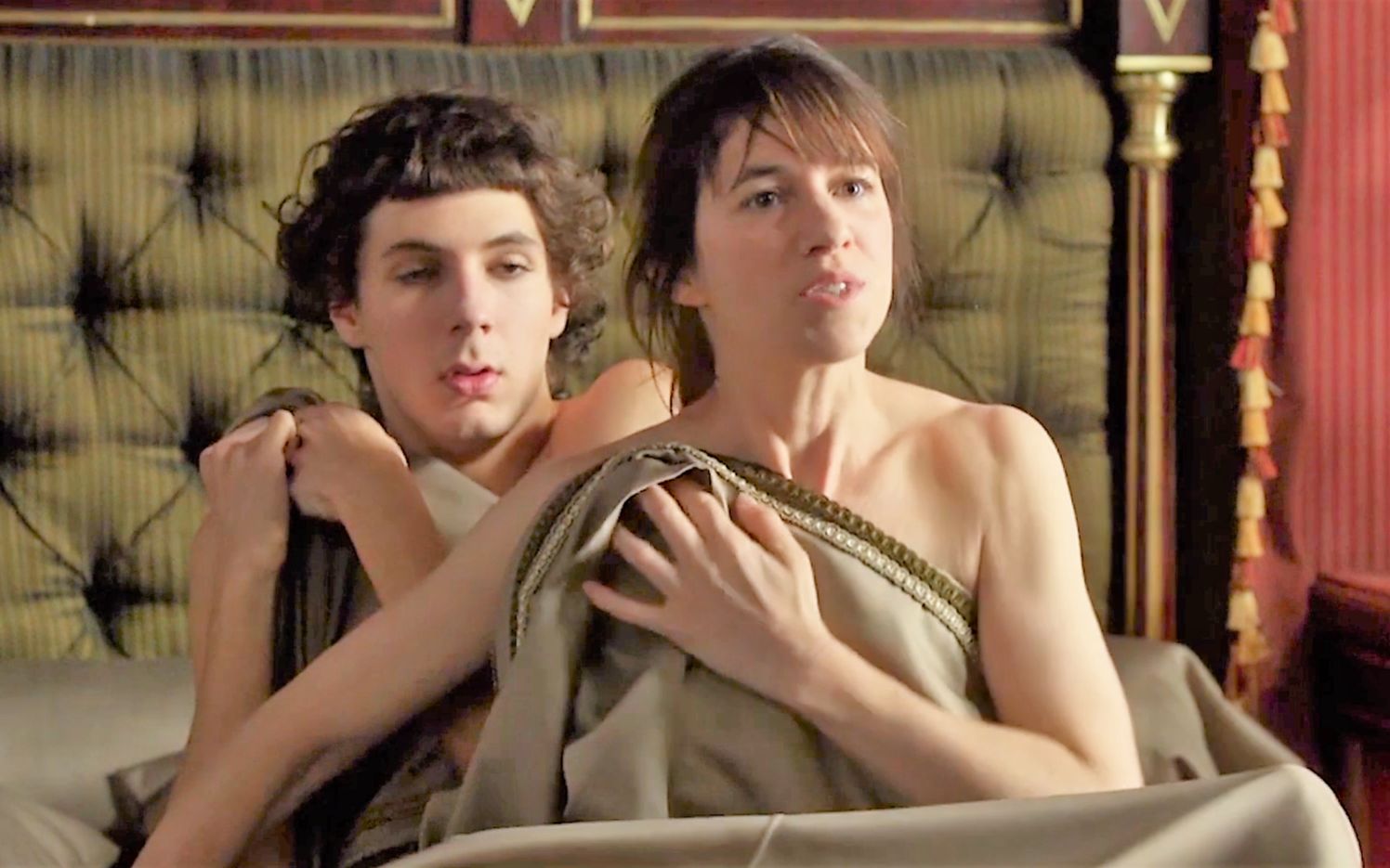 小伙身处女权至上的国家却沦为女性玩物一部毁三观的电影