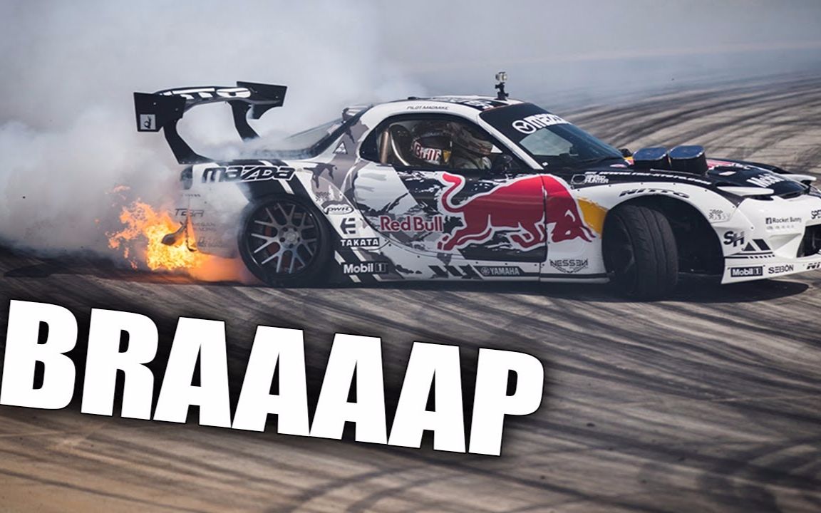 九台漂移 拉烟的转子发动机汽车