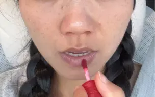 Скачать видео: 黄皮深唇日常会反复用的口红💄