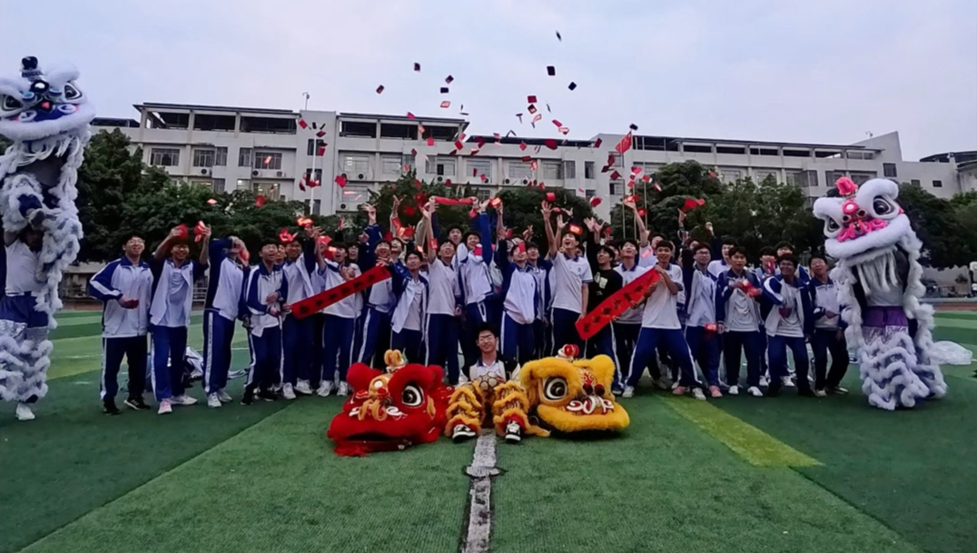 刚听还是2024 再听又快到2026了 提前祝大家 新年快乐！