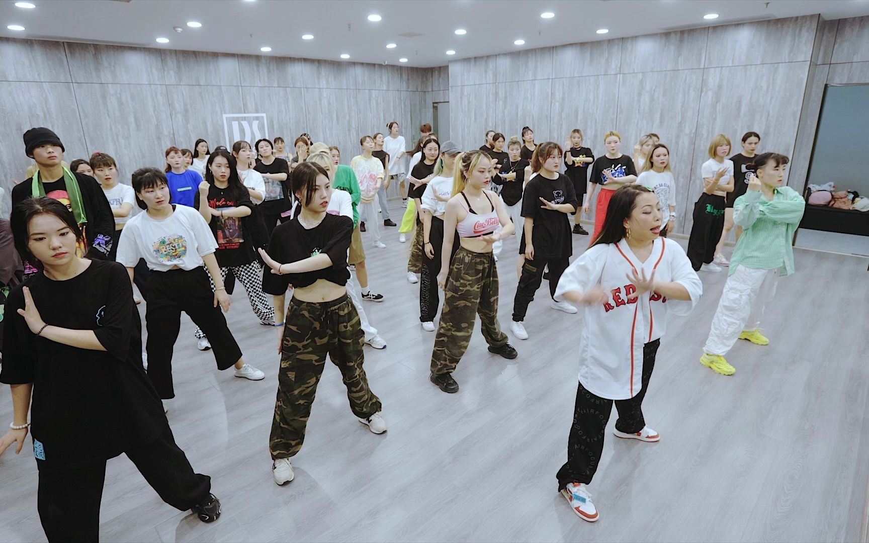 成人街舞课堂这么嗨?单色舞蹈(武汉)流行舞双师课实拍vlog