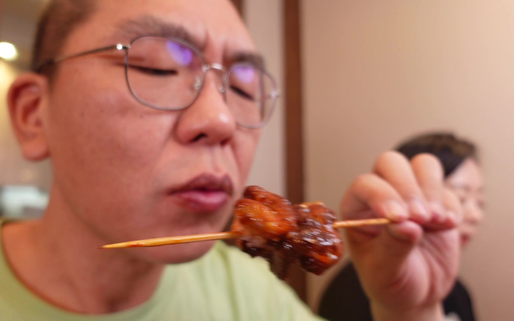 今天和平给老罗安排了一次炸串 还炒了盘小方便面 好吃好吃 哇塞哇塞