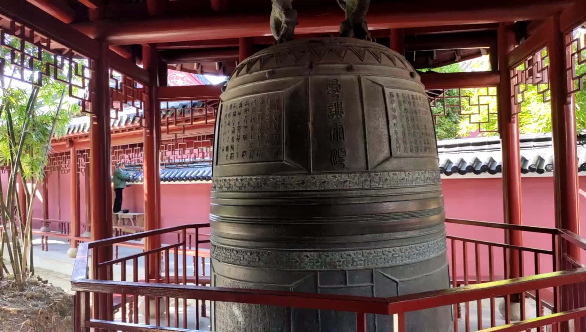 拜访宫观第(一)期,道教祖庭天师府,天师府的大铜钟重9999斤,只比