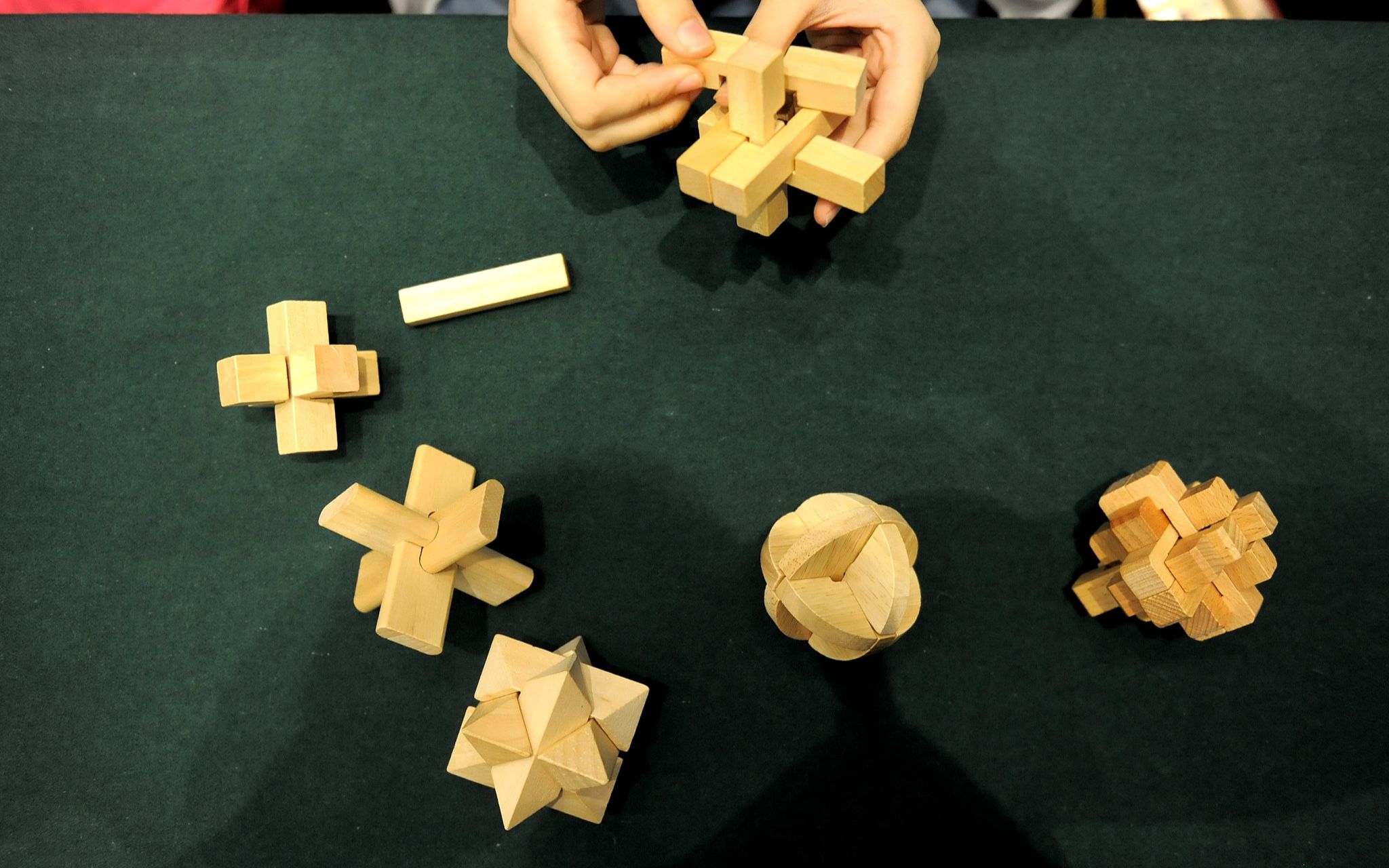 趣亲子——语爸教你巧解孔明鲁班锁之酒桶