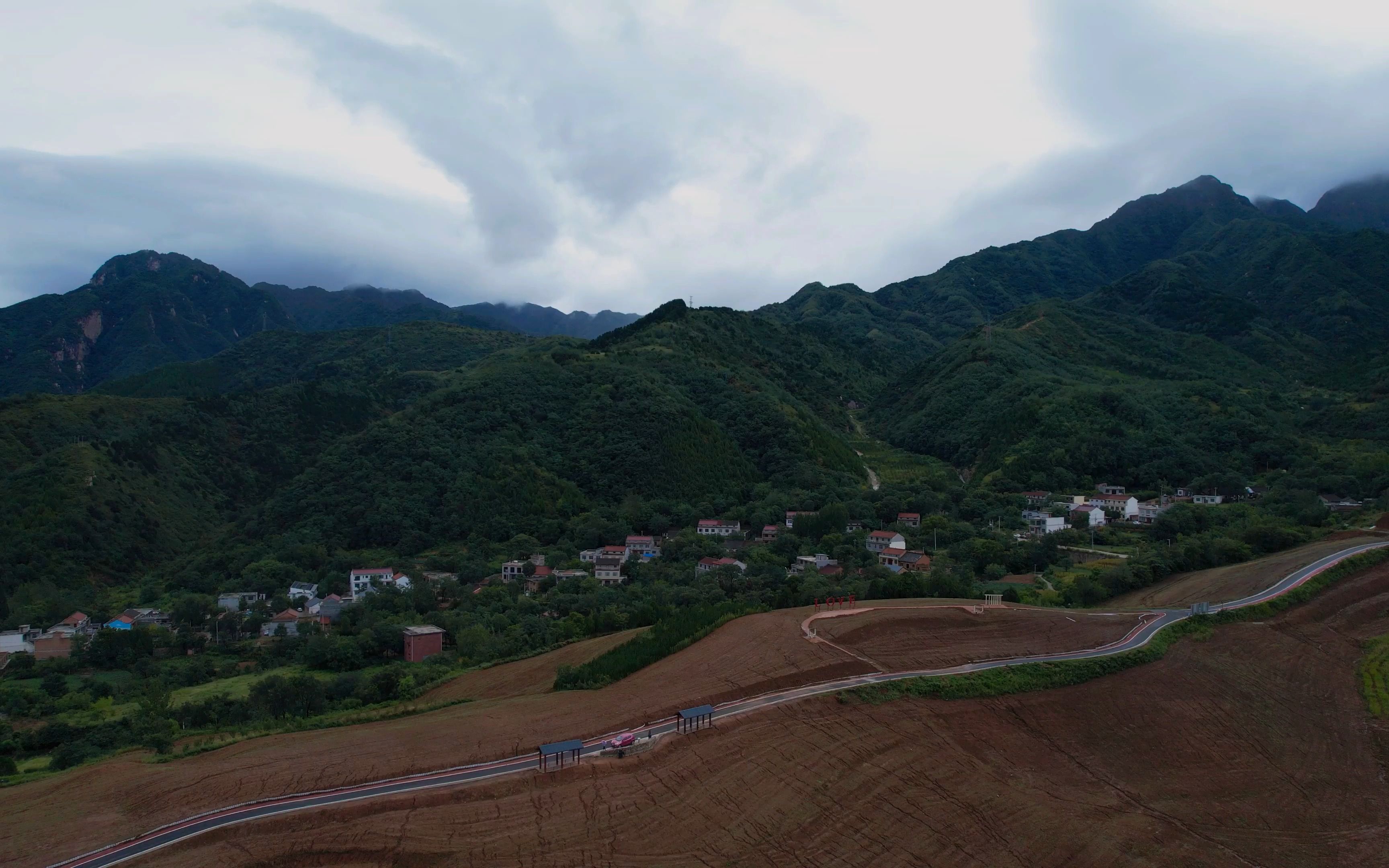 [图]航拍：最美大地景观，蓝田县九间房镇峪口村！