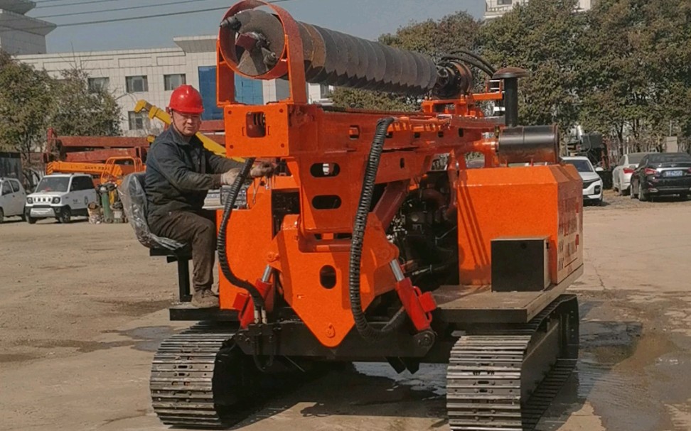 新疆光伏打桩 爬山虎钻机 戈壁滩光伏打桩机