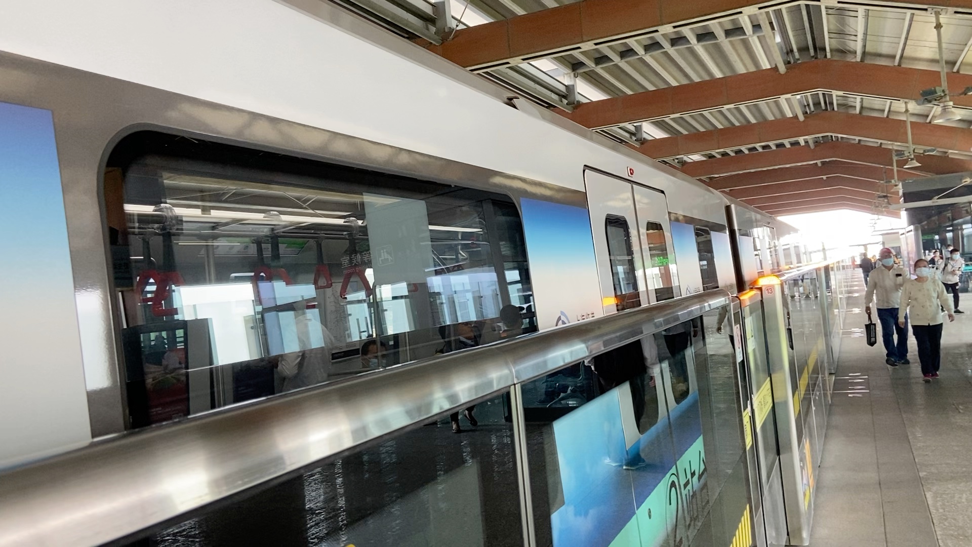 【上海地铁】16号线抹茶二世1650车出新场站