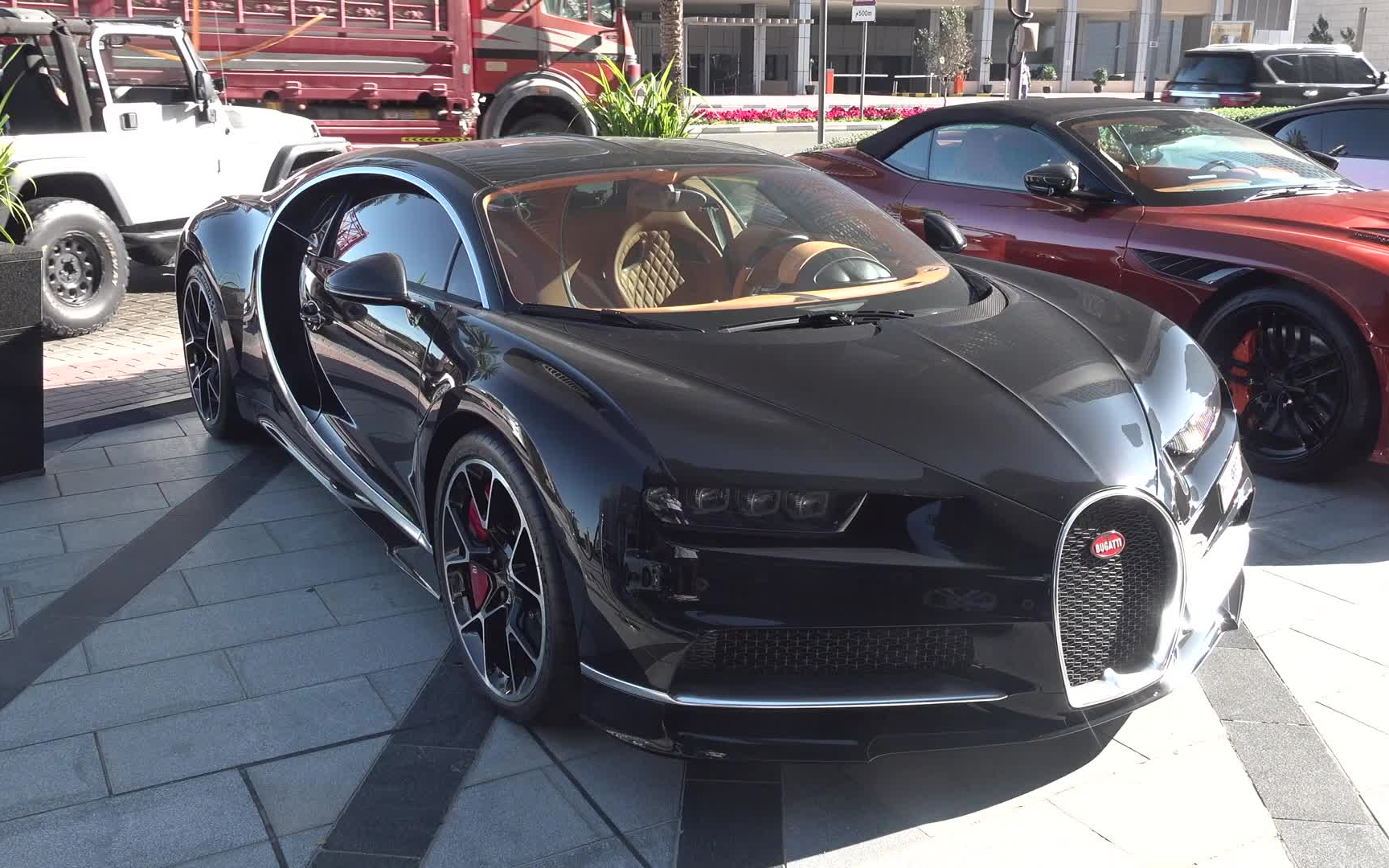 街拍超跑 | 迪拜街头布加迪,各类豪车琳琅满目,另人目不暇接!