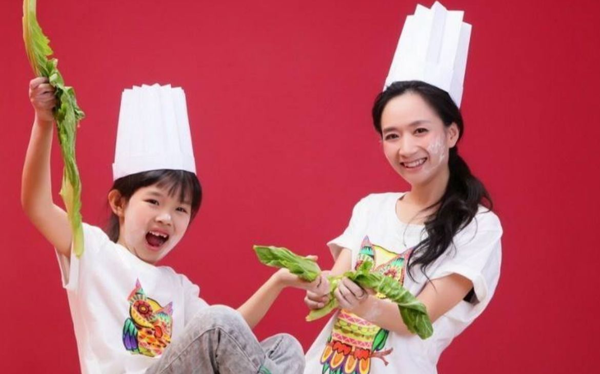 王芳透露经济状况,赚的钱女儿一辈子也花不完,王芳谈家人合集