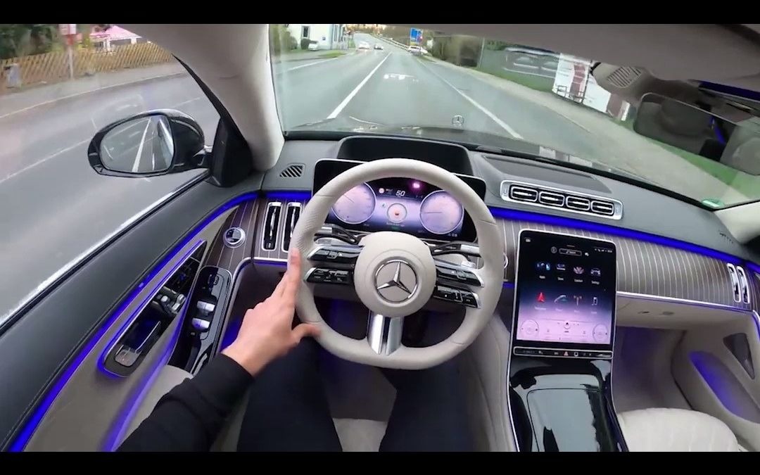 第一人称视角体验豪车奔驰带来的高端范儿