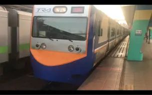 Скачать видео: 台鐵 1220次各停列車/區間車（EMU700型通勤電力動車組/通勤電聯車） 汐止車站離站