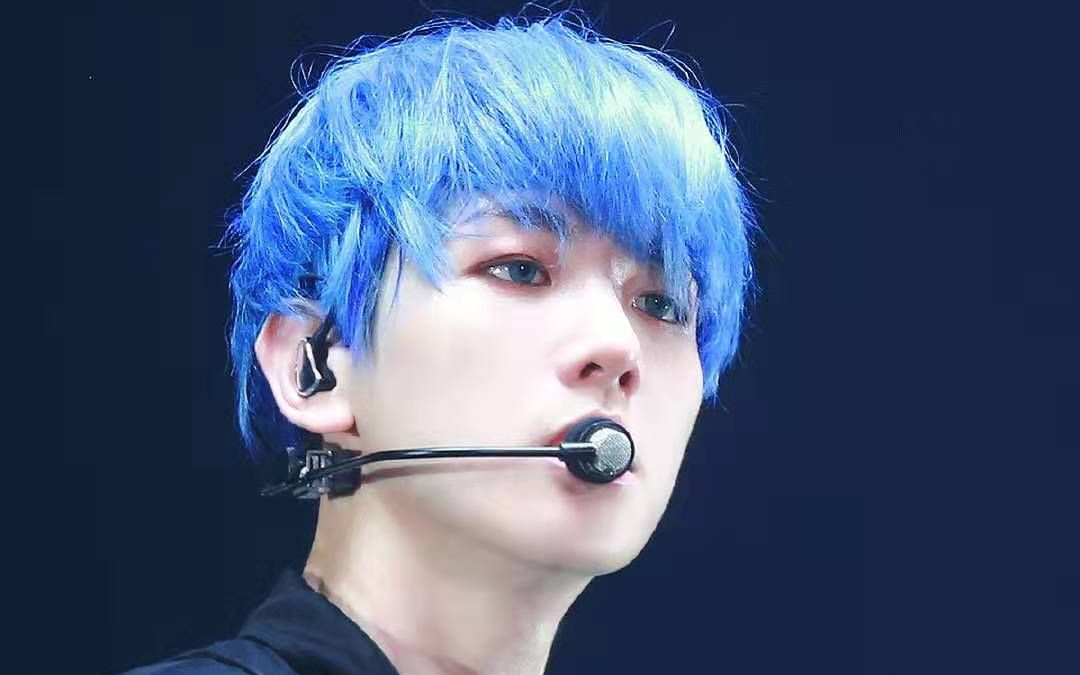 【边伯贤】exo演唱会 call me baby 蓝发伯贤focus 饭拍_哔哩哔哩 (゜