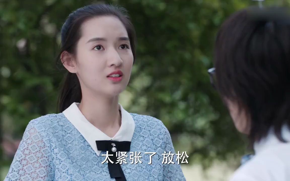 少年派:校花穿校服就贼漂亮,不料换上蓝色淑女裙更惊艳,学霸看得眼绿