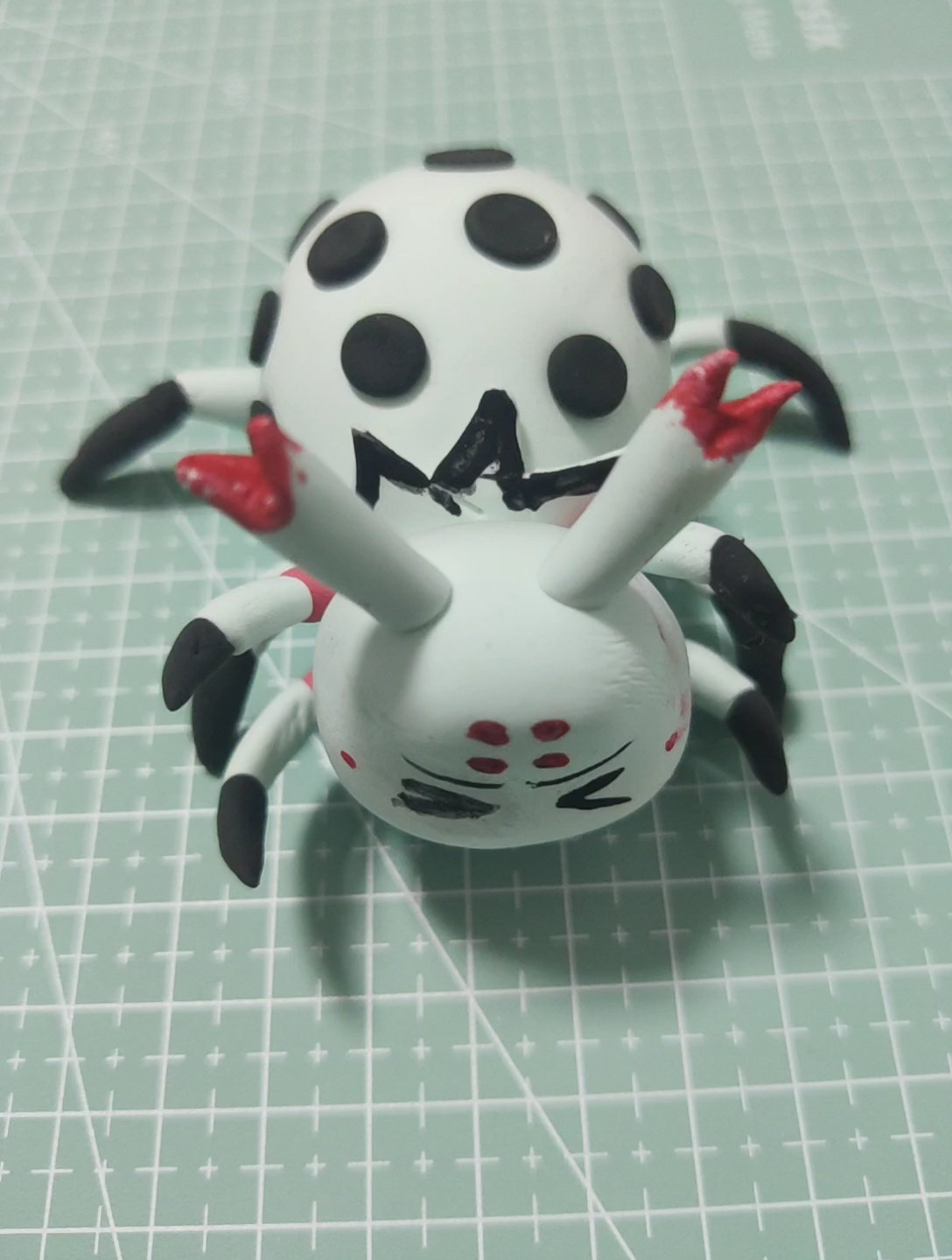 【黏土蜘蛛】第一个算是手办的黏土作品