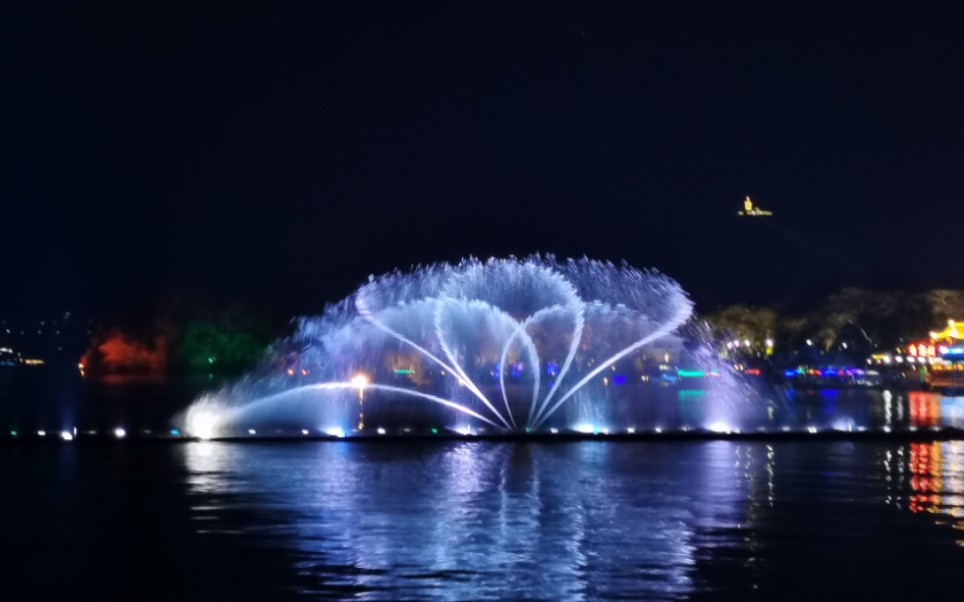 随拍 | 肇庆星湖春节音乐喷泉表演