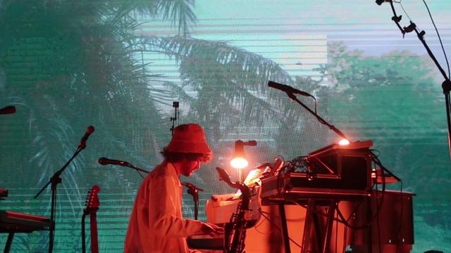 法国电子音乐人fkj昨晚上海站演出钢琴弹奏ylang ylang现场,他真的太