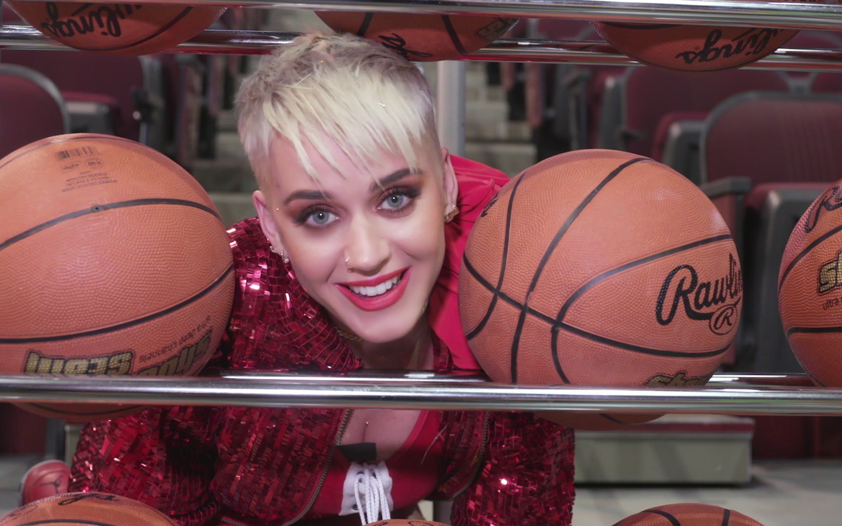 【katy perry】【中字】《swish swish》mv幕后花絮_哔哩哔哩 (゜-゜)