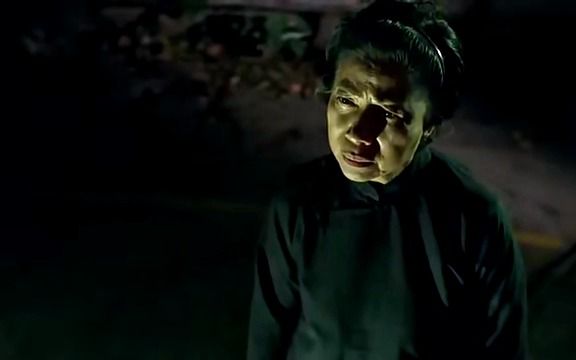 罗兰为什么被称为鬼后,平和的语气与一副底光面孔,撑起整部电影