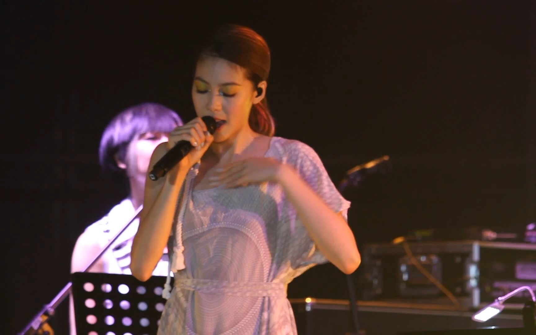 a love theme - olivia ong romance concent hk 2012