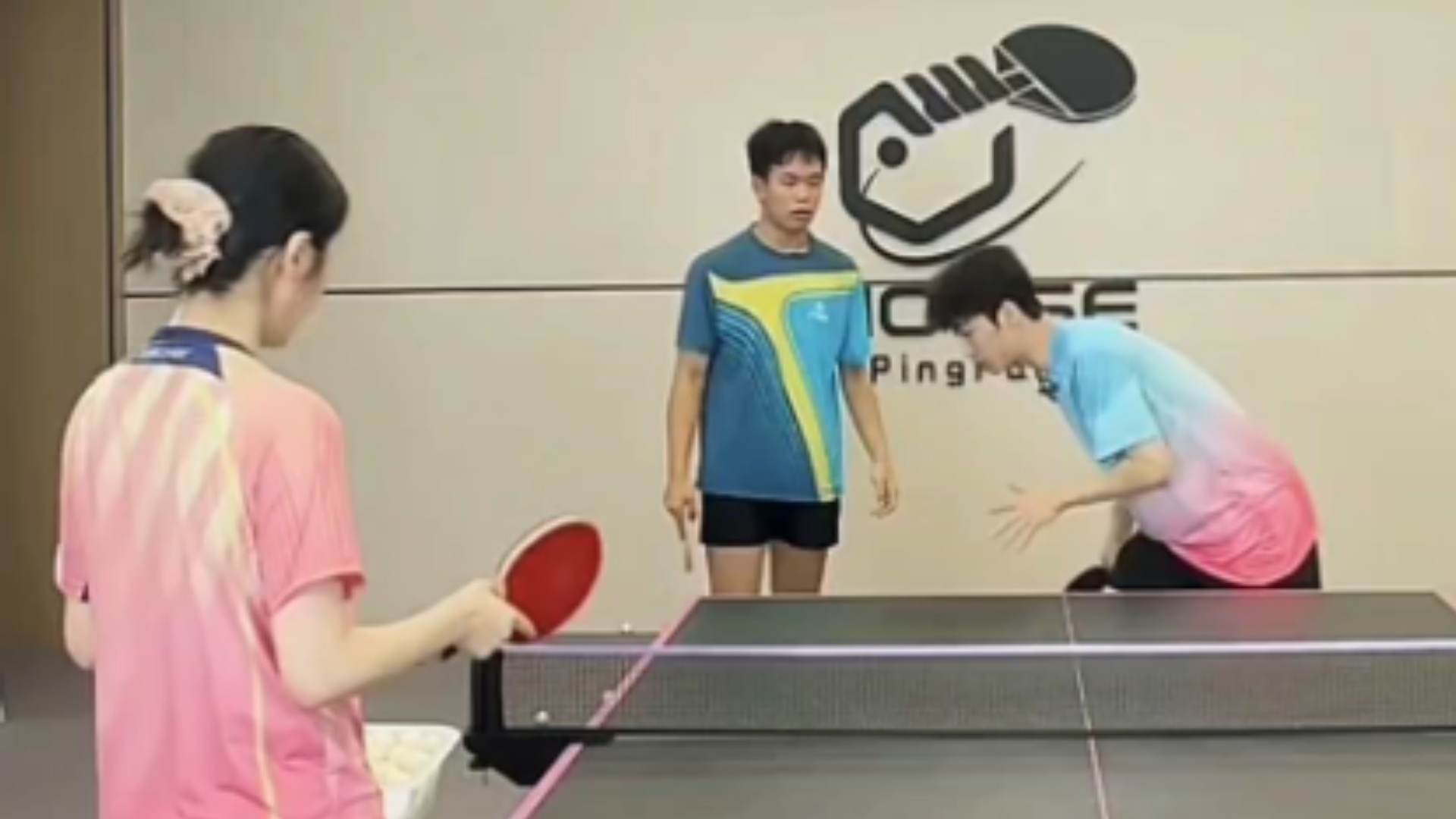 1700以下慎学，二对一教学员正手冲下旋和摆短，房胤池乒乓7月15号直播回放