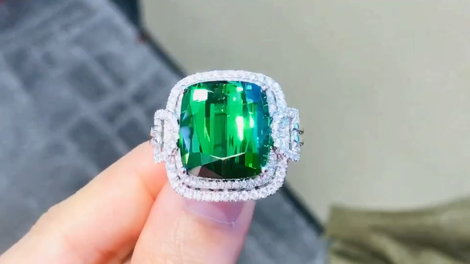 高品质主石:18克拉,参考款式