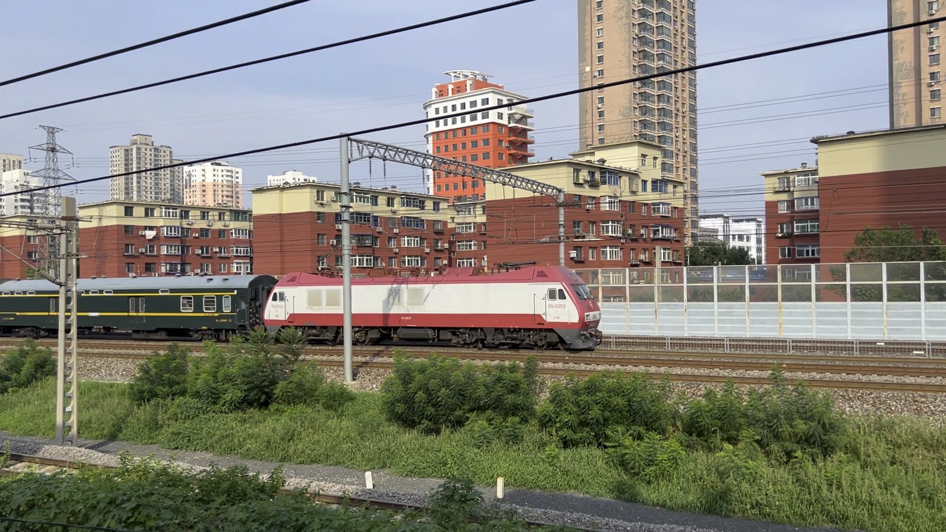 沈局沈段SS9G0202牵引临客K5014次(沈阳—鞍山)通过沈铁凌空家园哔哩哔哩bilibili