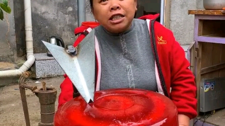 砸冰大妈最新视频