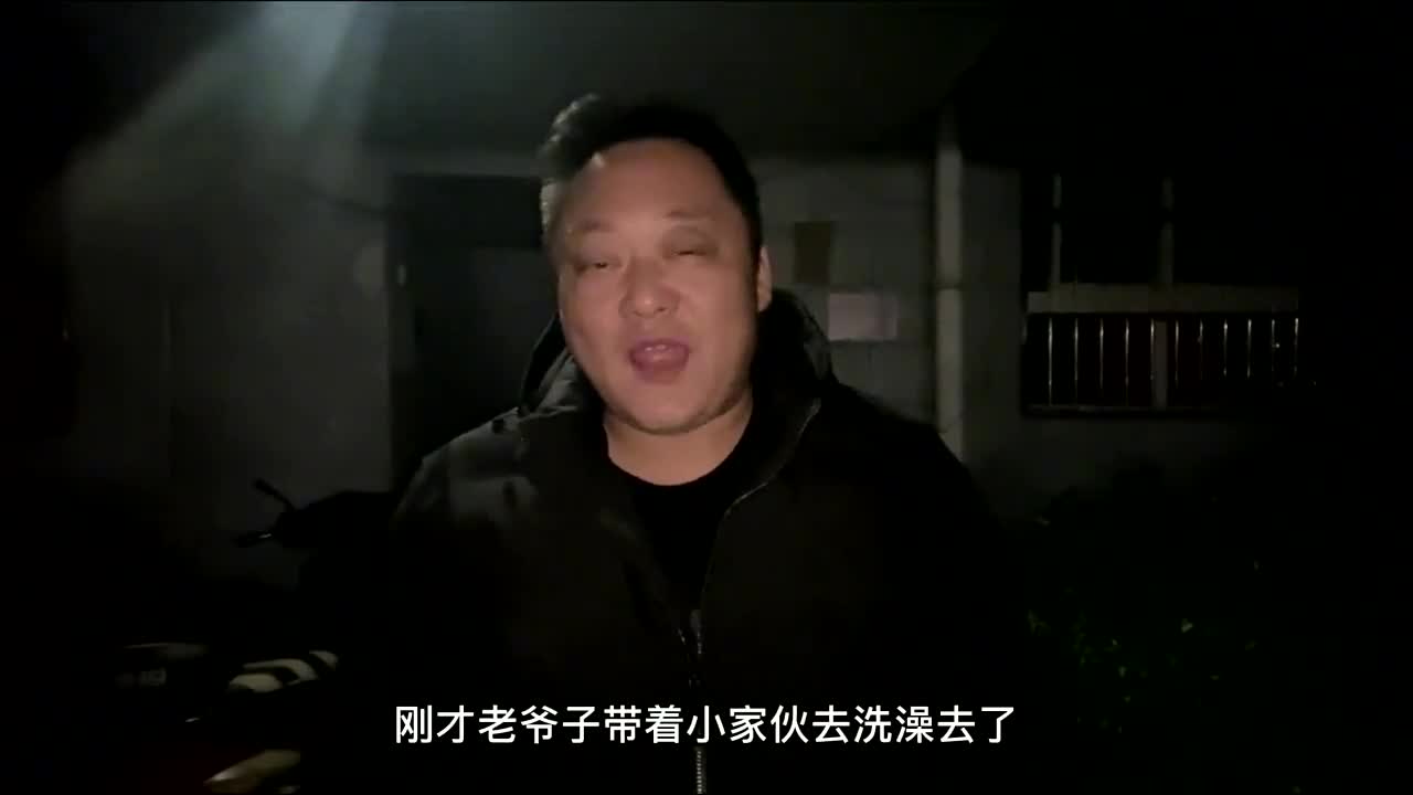 老爸难得请客!爷仨晚上下馆子,喝点小酒,真幸福