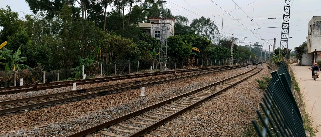 河茂铁路宁局柳段hxd1c0543牵引敞车大列进龙田面