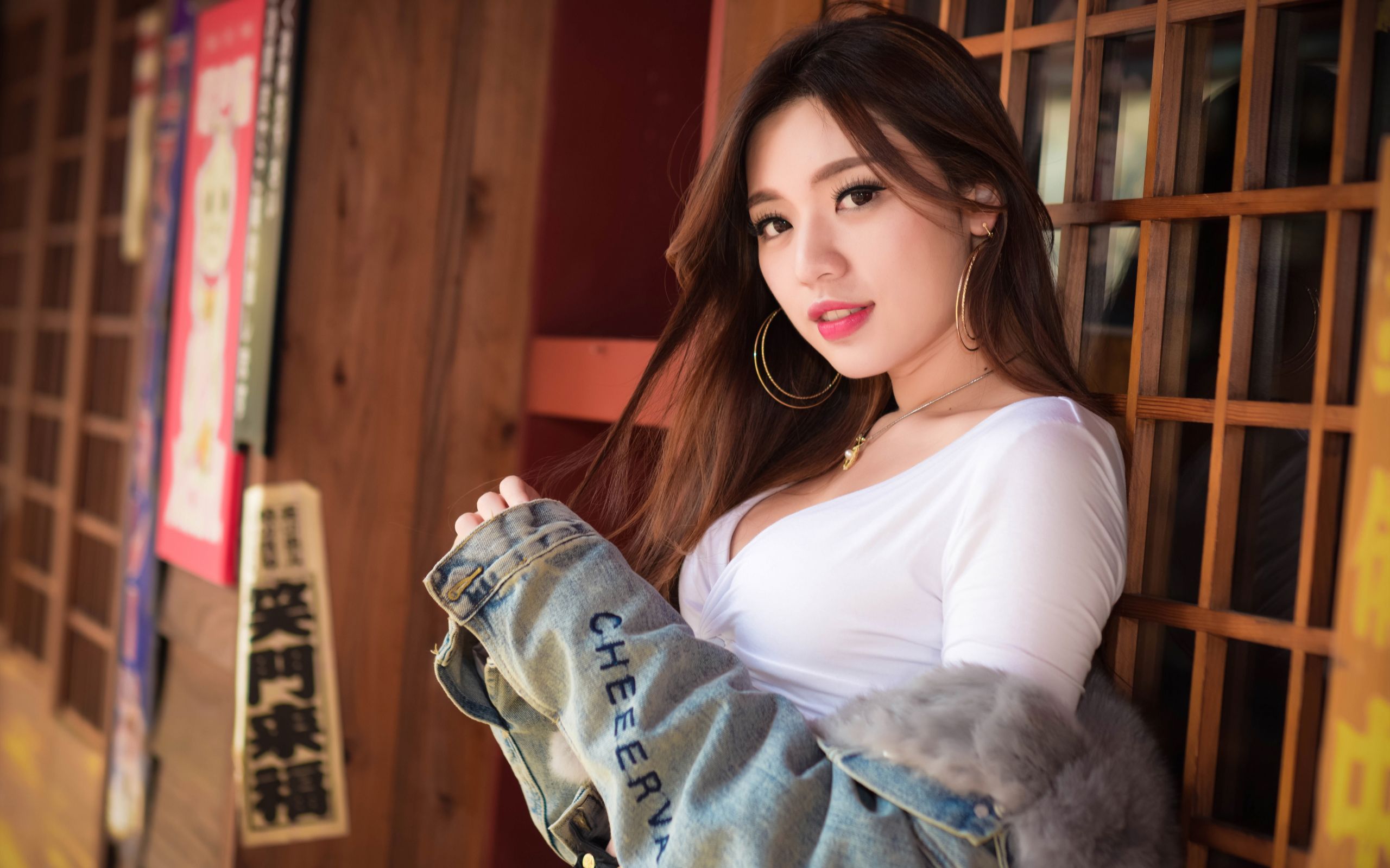 【全损音质】远古视频《十二大美女海底城泳装秀】