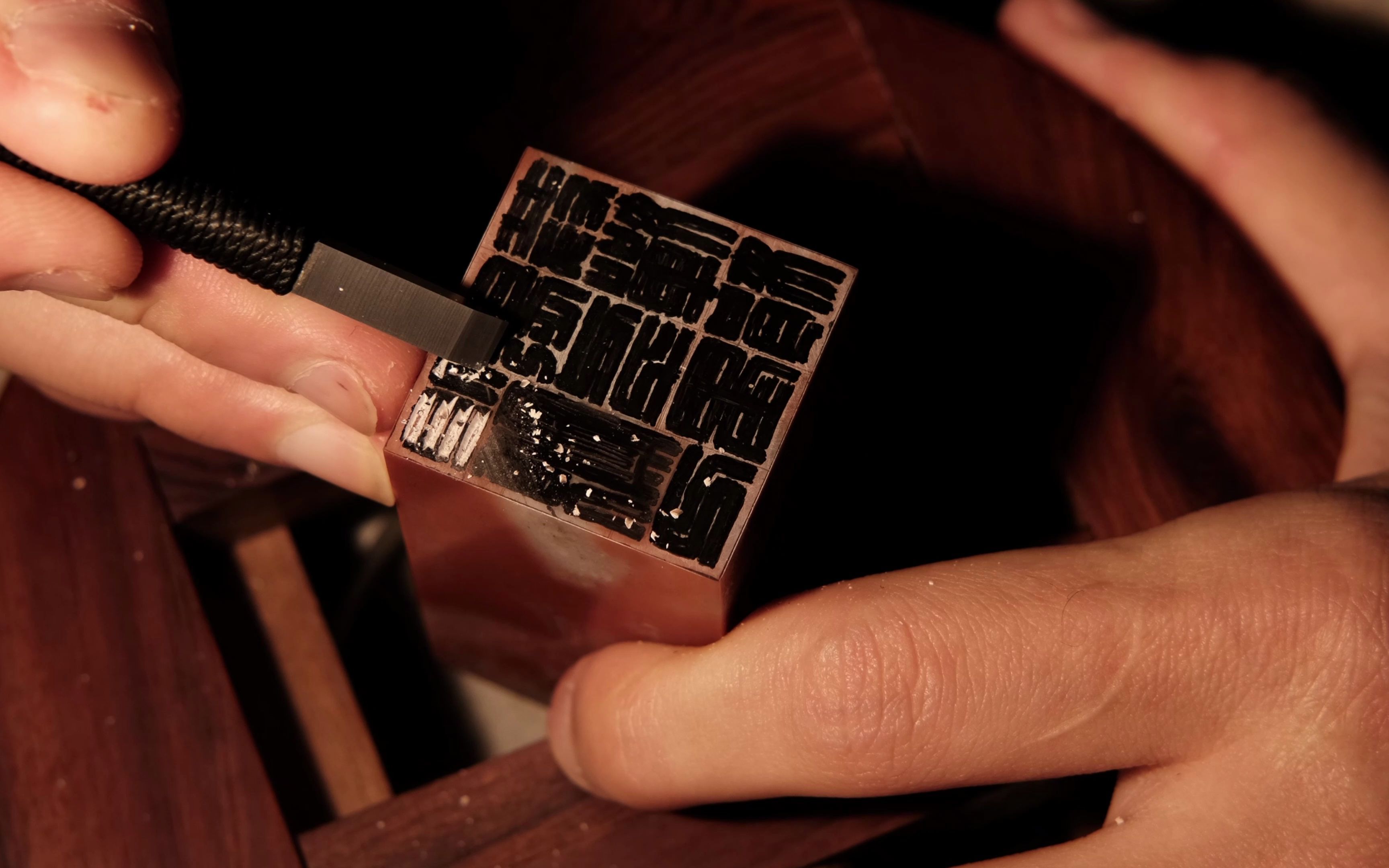 如何把阳刻朱文的印章改成阴刻白文?