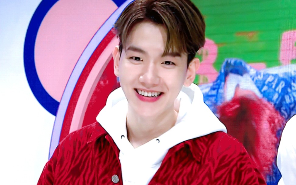 我爱的侧剃上线边伯贤《candy》打歌舞台200607人气歌谣