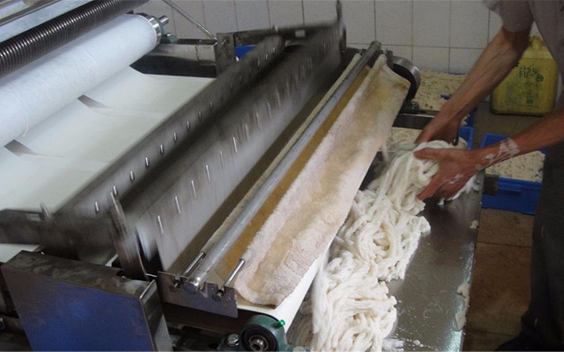 世界最智能肠粉机,15秒一份,高效又美味_哔哩哔哩_bilibili