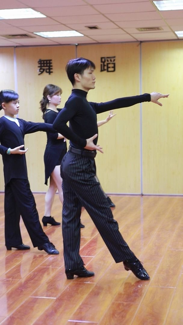 北京拉丁舞培训 马飞老师伦巴课堂,定点转小组合领衔