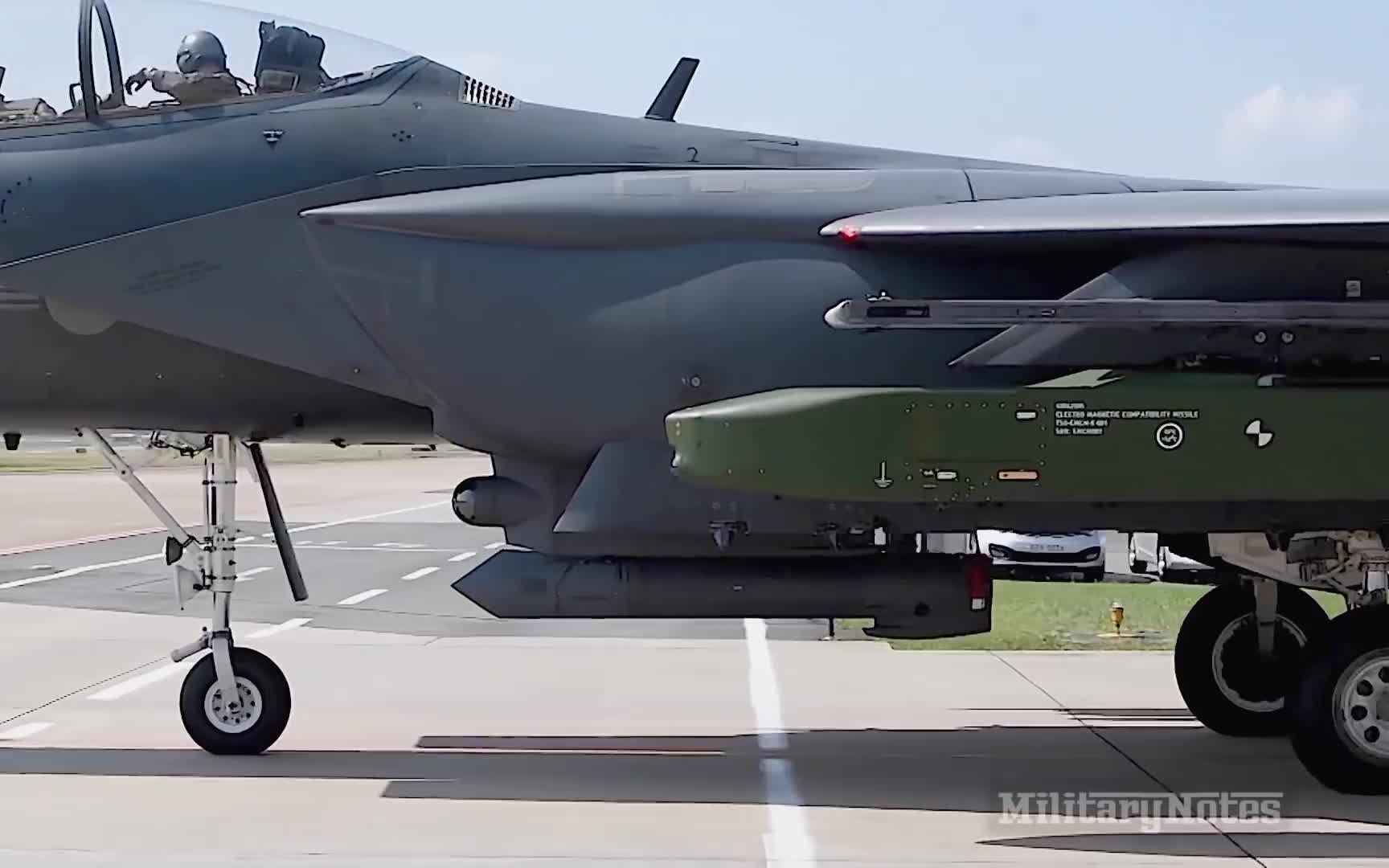 韩国f15k战斗机发射德国kepd350金牛座巡航导弹