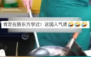 Télécharger la video: 外国小哥英国街头中式炒粉。网友：学到了精髓 哪都看就是不看锅