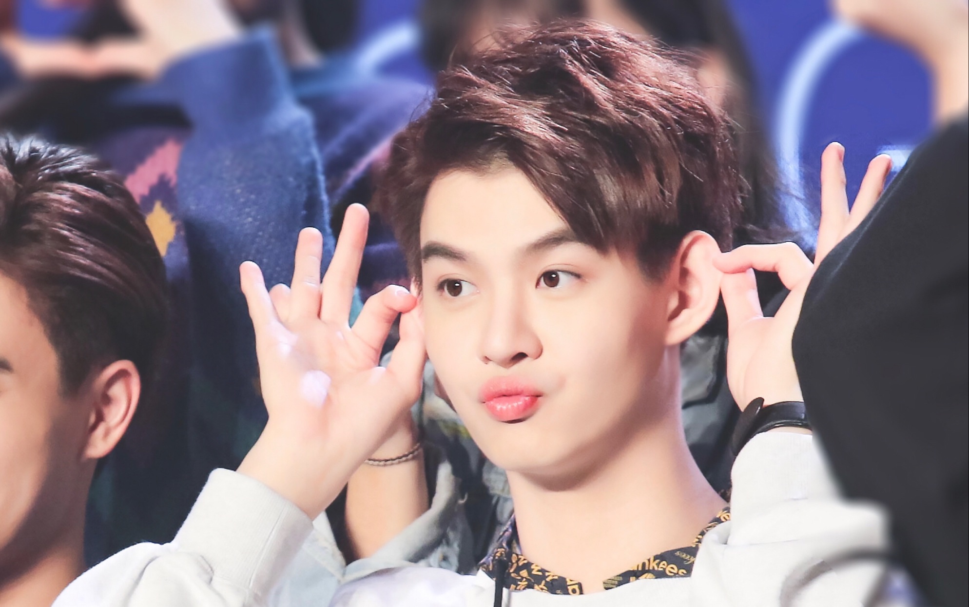 saint黄明明上一秒霸道总裁下一秒无敌可爱