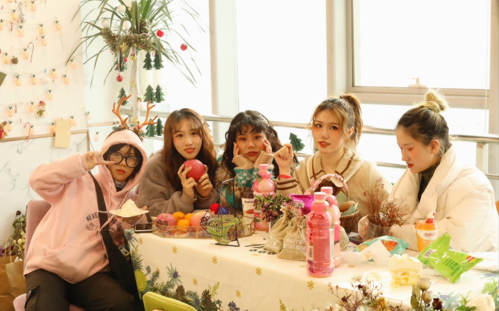 一个·工作室#十八线小网红圣诞聚会?