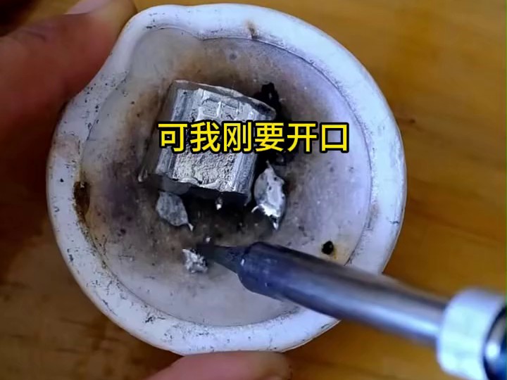 箱藏面粉封海关