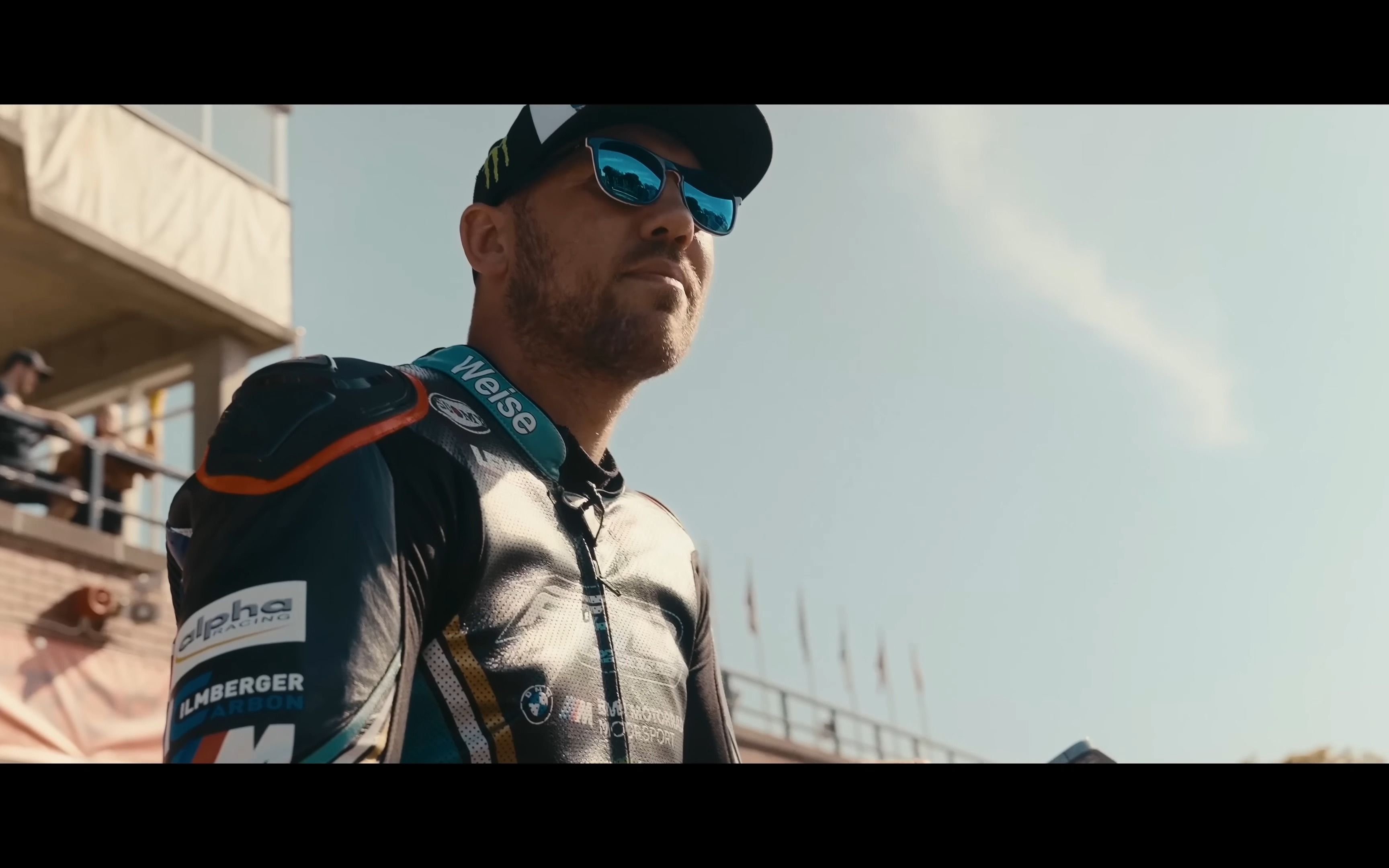 宝马摩托车 m1000xr 和曼岛tt的故事