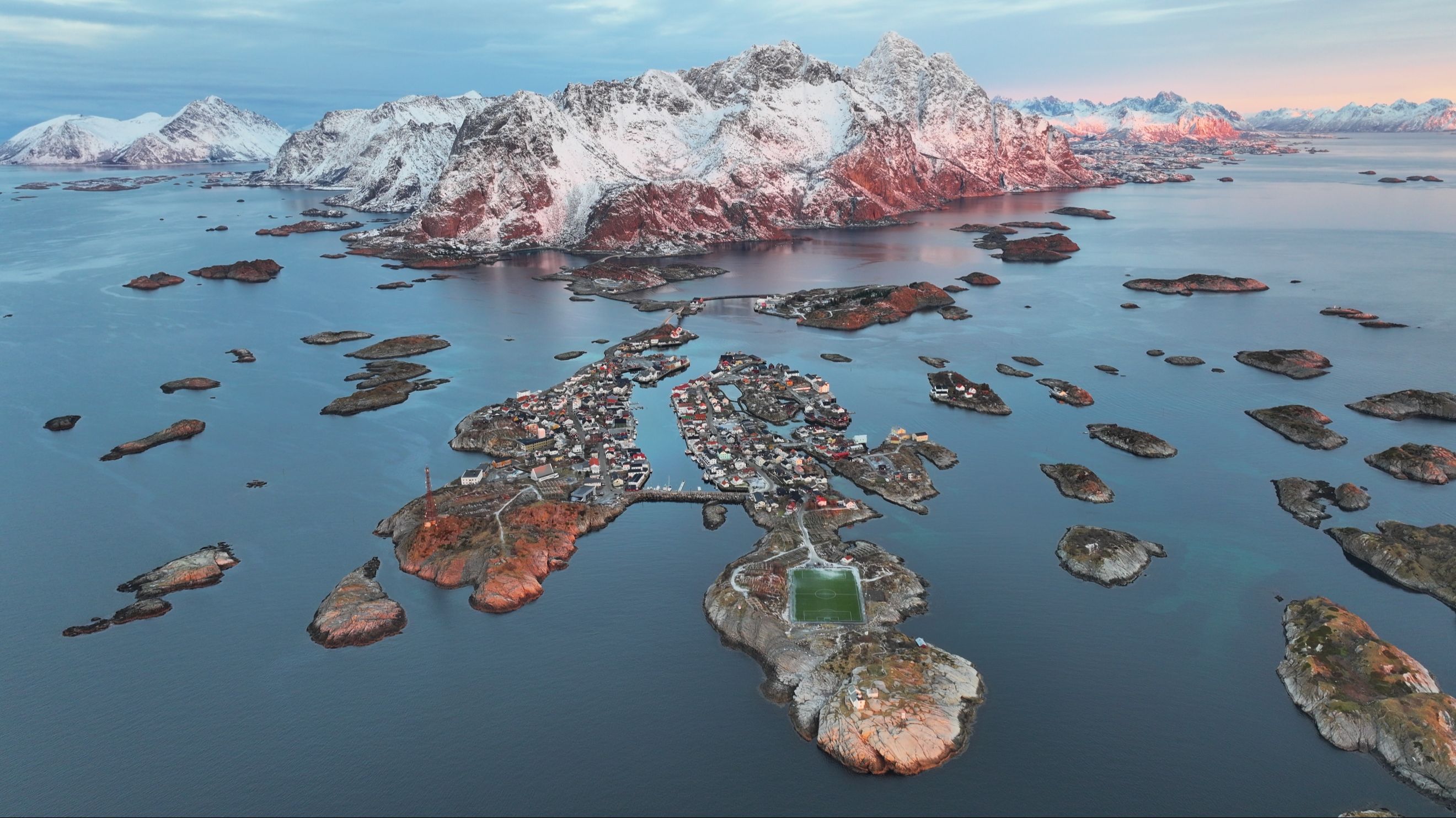 【空拍】挪威 罗弗敦群岛 亨宁斯韦尔 henningsvær (2023年12月) (