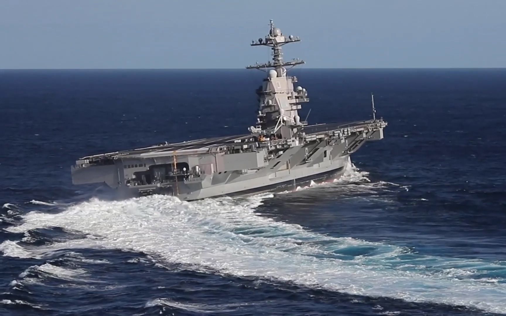 杰拉德·r·福特号航空母舰(cvn 78)大西洋试航高速转弯