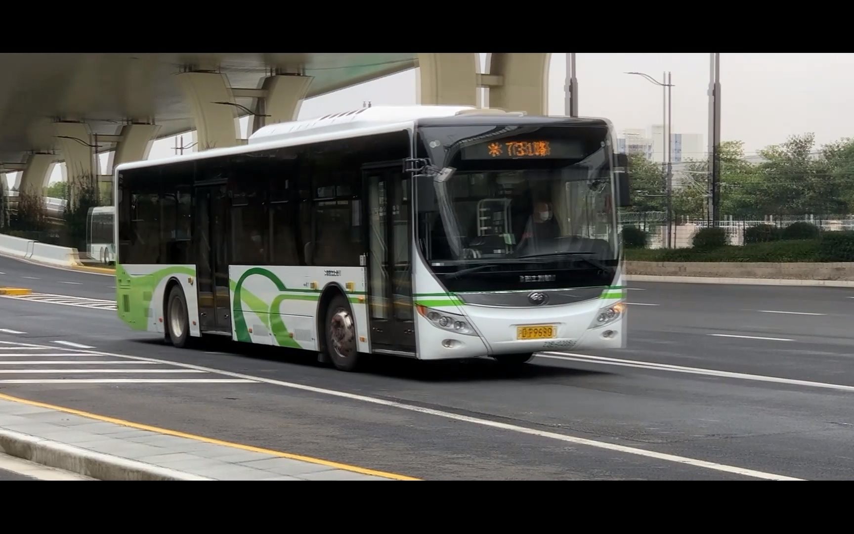 上海公交 巴士二公司 731路 z2e-0235