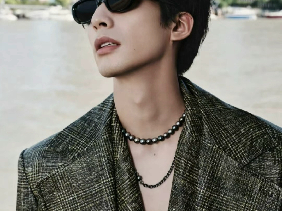 大家觉得宋威龙哪套最帅呢