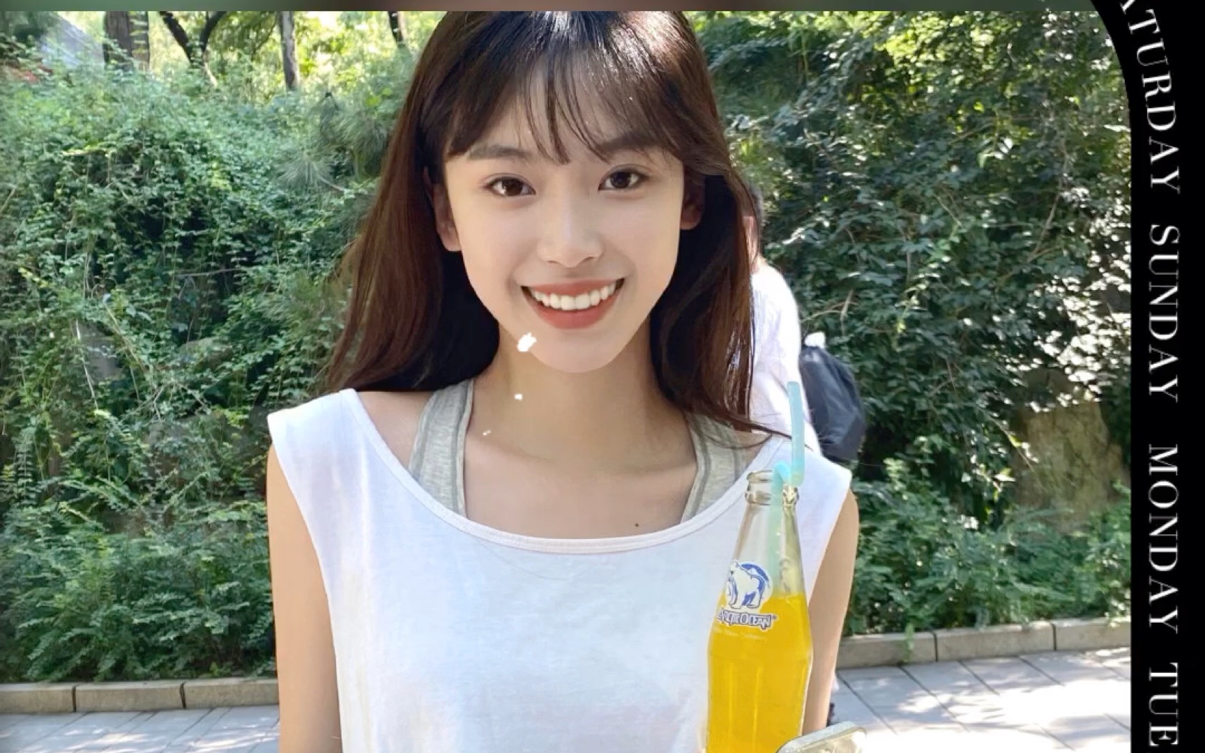 胡文婕,女,所在地重庆沙坪坝区,毕业于重庆文理学院,微博网名为"半藏