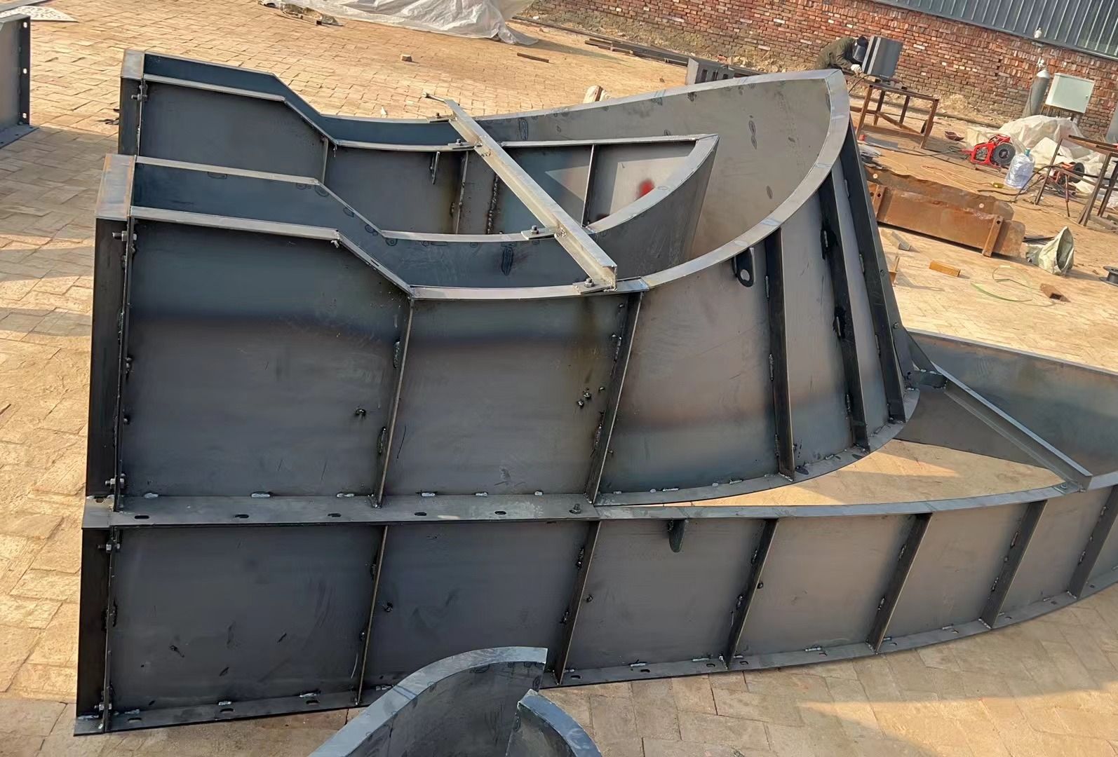 现浇收费岛模具 美化道路 疏导交通