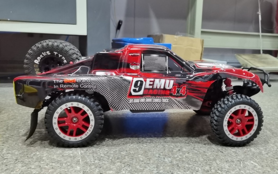 雷魔727短卡野跑姿态棒棒