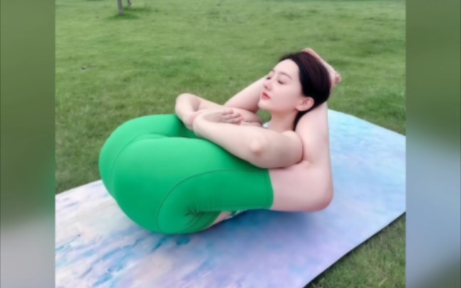 瑜伽美人高难度动作姿势